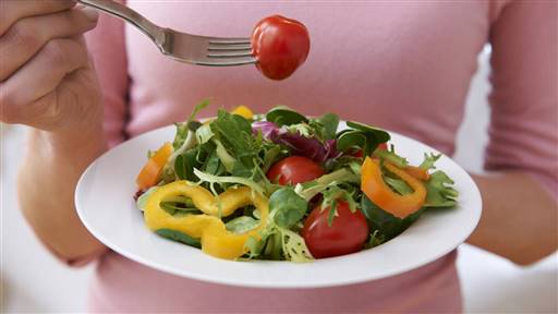 ¿Estás a dieta? 15 ensaladas saludables para comer ligero sin aburrirte