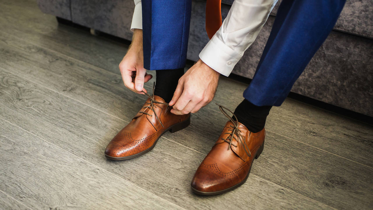 pies hombre enfermedad Ledderhose