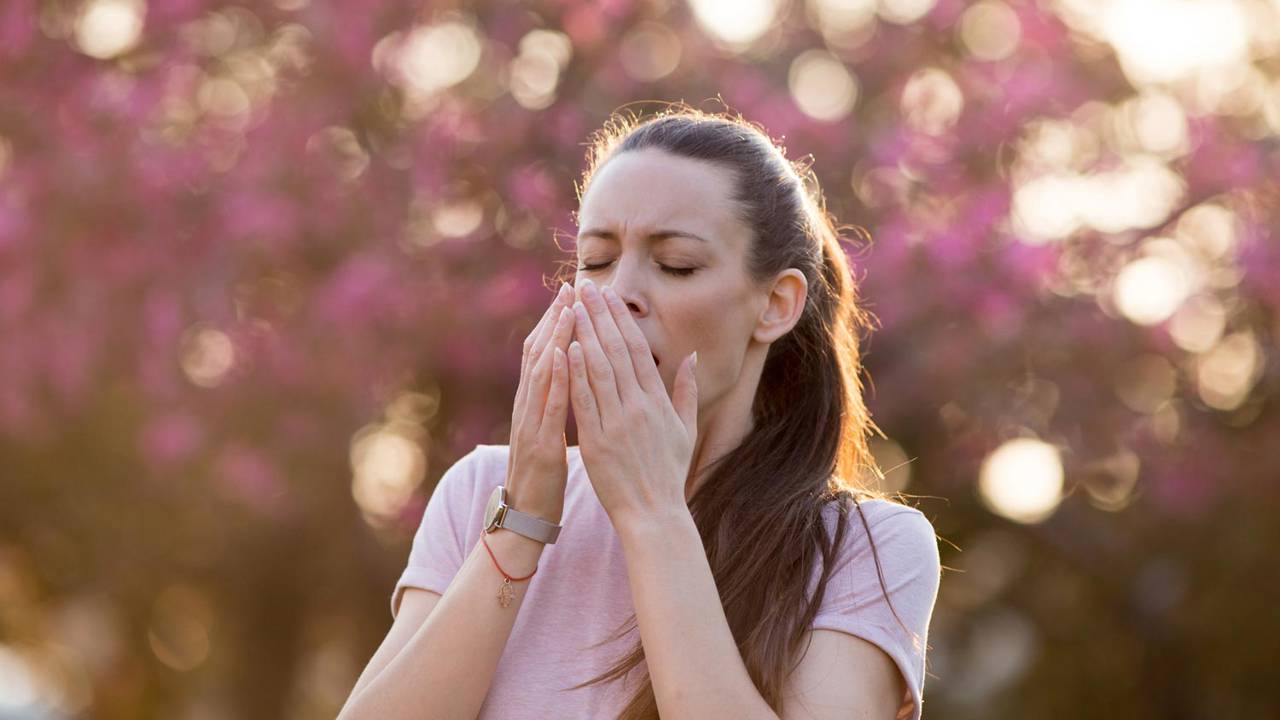 Los síntomas de la rinitis alérgica y soluciones para frenar el goteo nasal