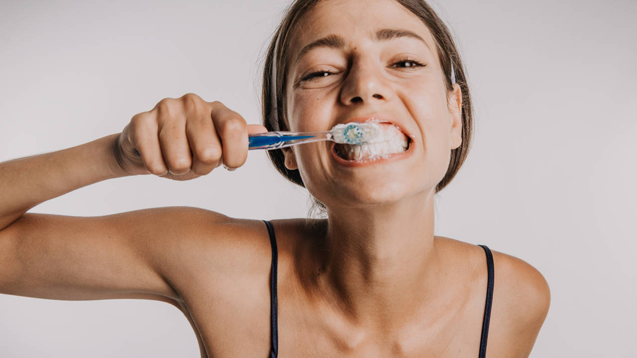 Harvard desmonta los 5 mitos más extendidos sobre el cuidado de los dientes