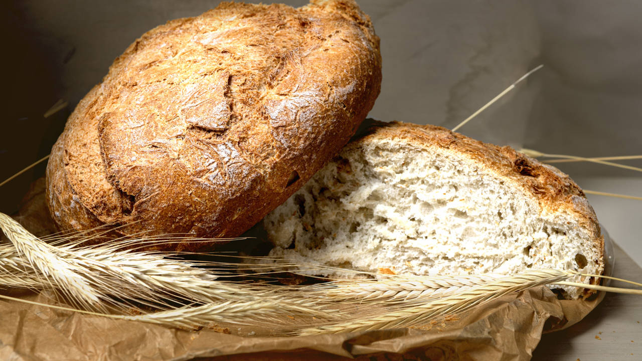 ¿Se debe meter el pan en la nevera para que dure más?
