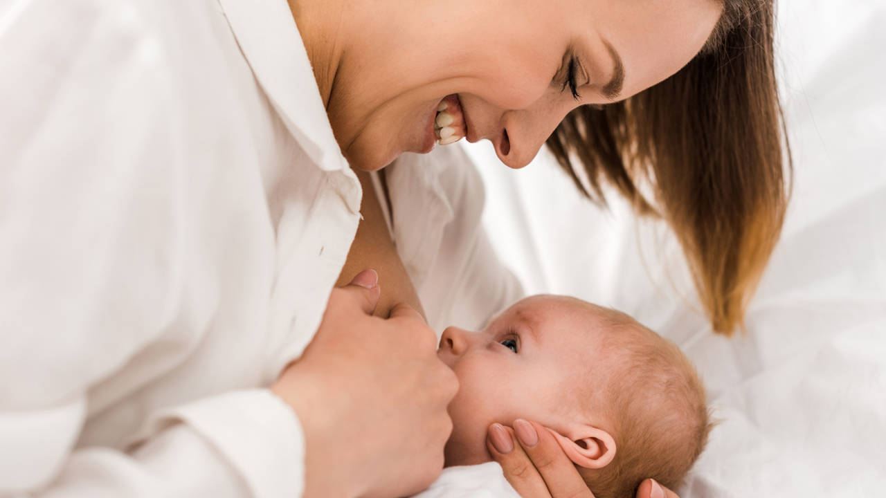 Lactancia materna: qué comer y qué no si estás dando el pecho