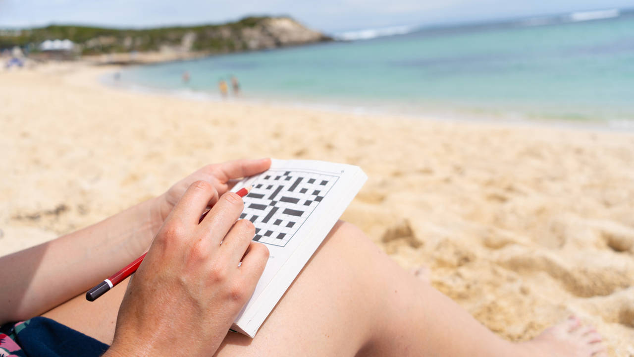 Los 4 grandes beneficios para la memoria de llevarte un libro de pasatiempos de vacaciones