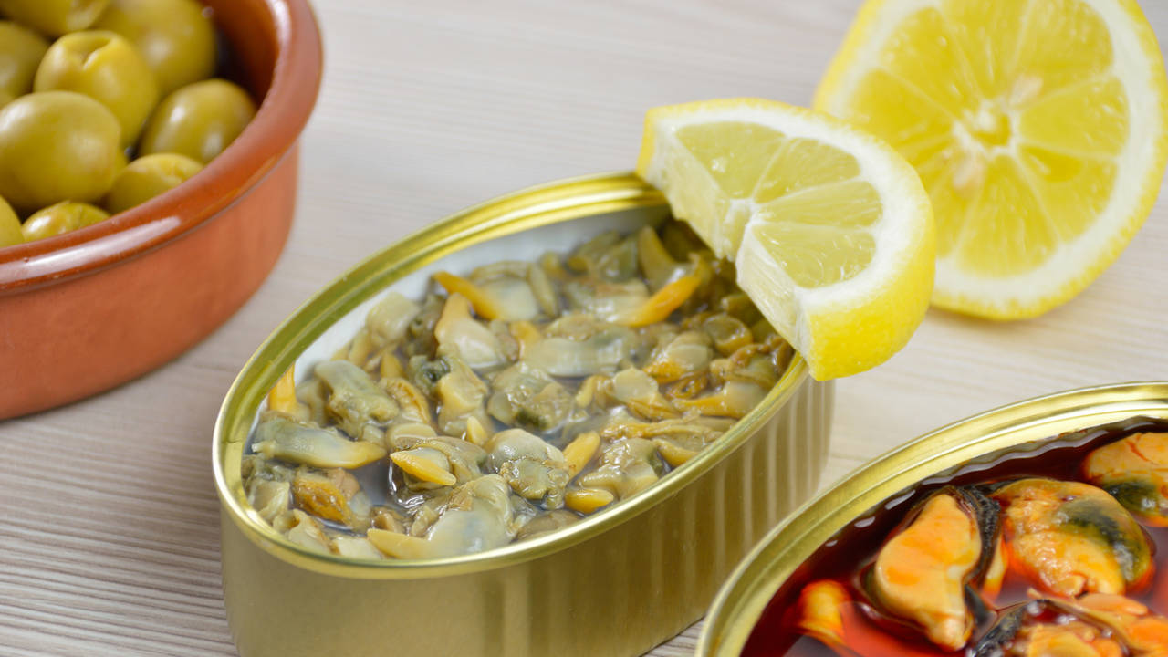 líquido berberechos y aceitunas
