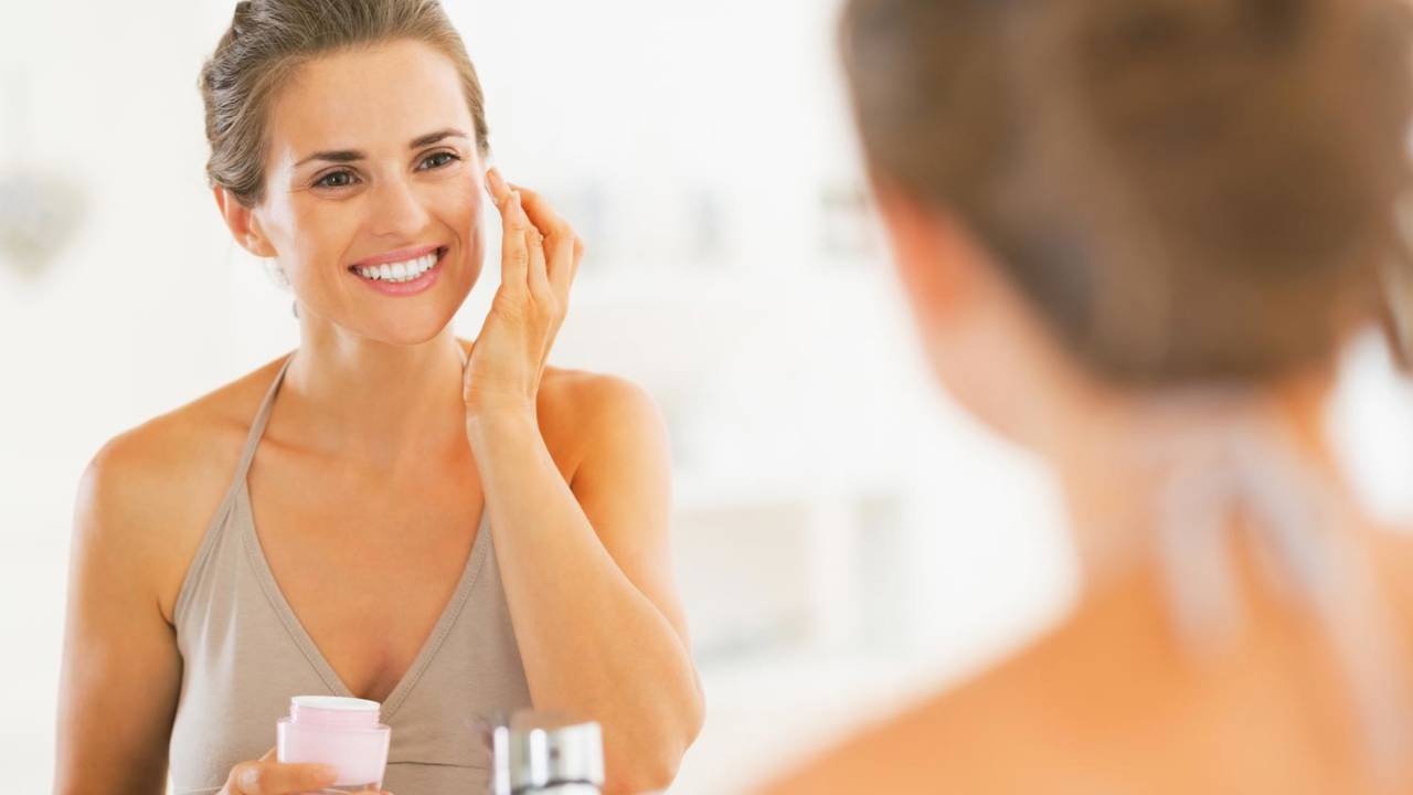 ¿Tengo que dejar de usar mis cremas con retinol durante el verano?