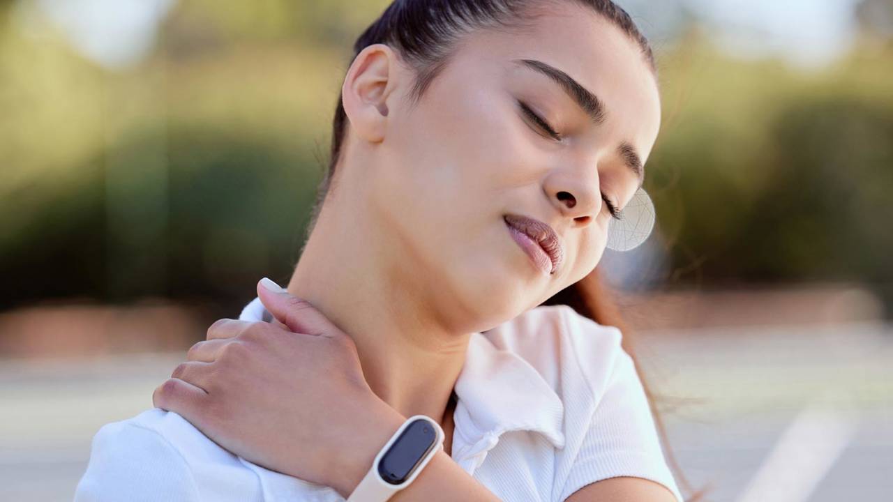 El masaje fácil y efectivo que te puedes hacer tú misma para el dolor de cervicales y espalda