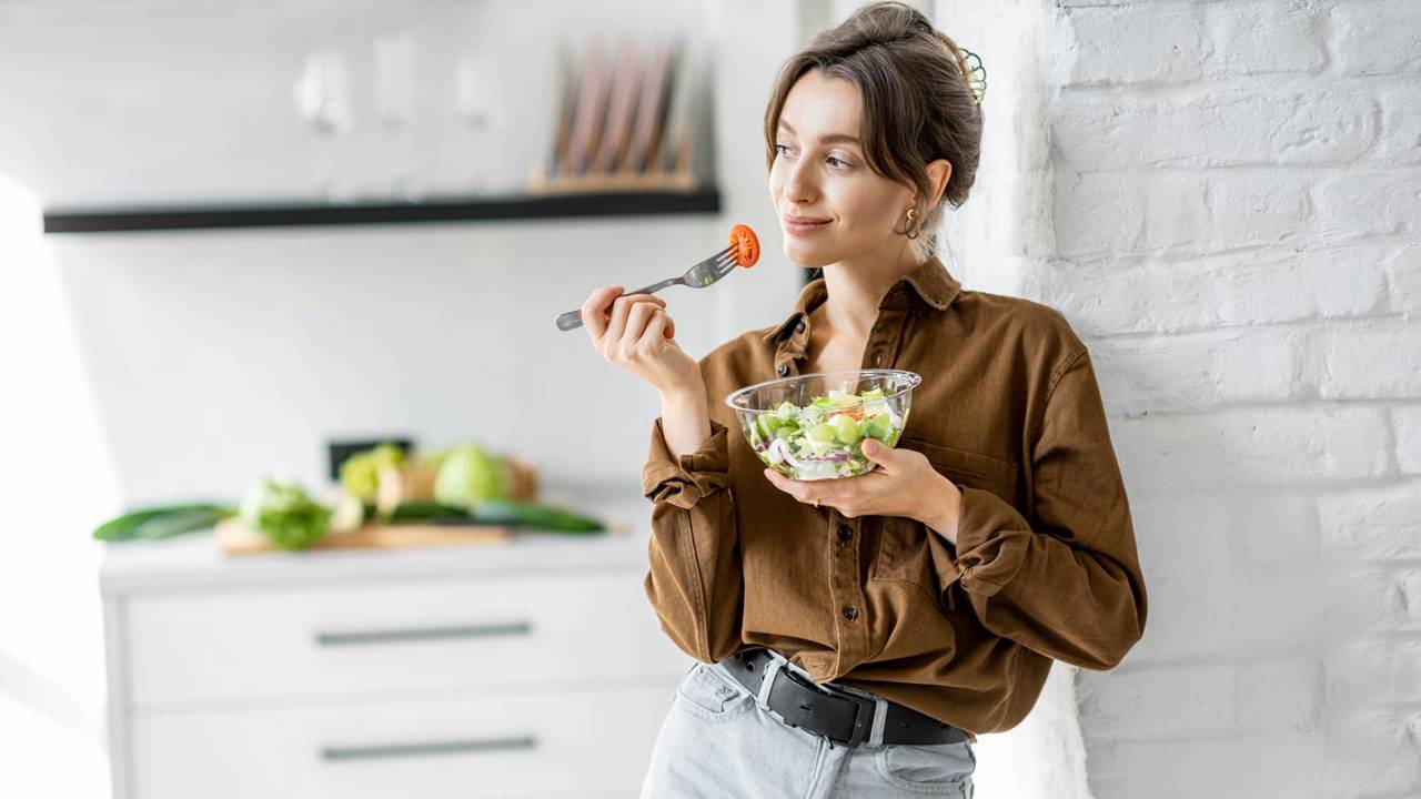 En qué orden comer cada alimento y otros trucos de una bioquímica para que no te suba el azúcar