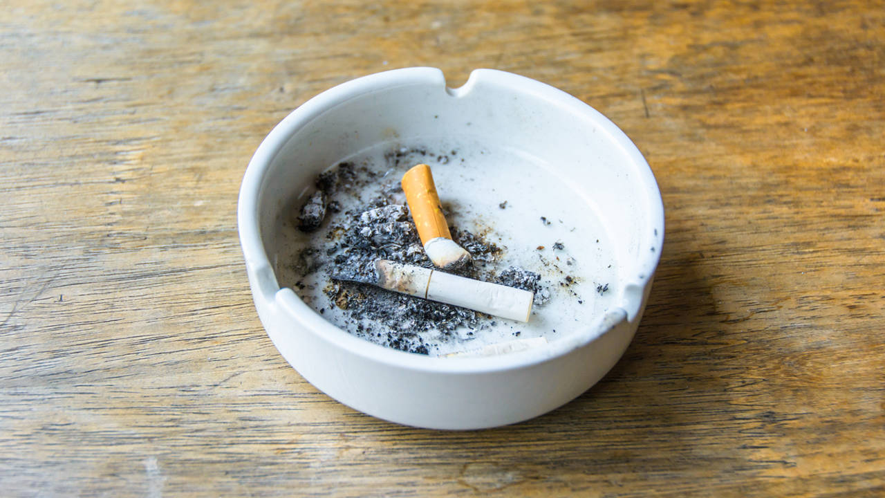Humo residual: el humo del tabaco que queda impregnado en el ambiente (cortinas, alfombras, sofás...) también es muy dañino 