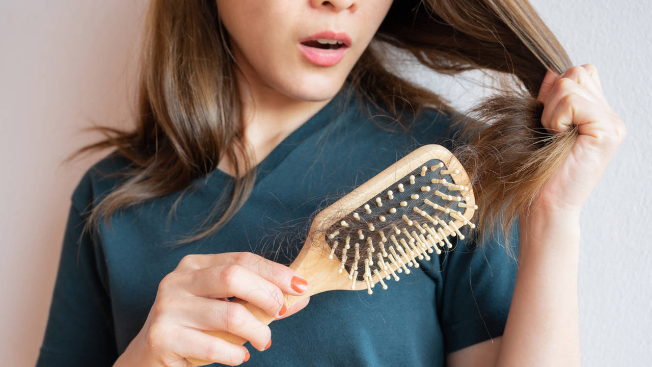 Causas de caída de pelo en las mujeres y cómo la puedes frenar
