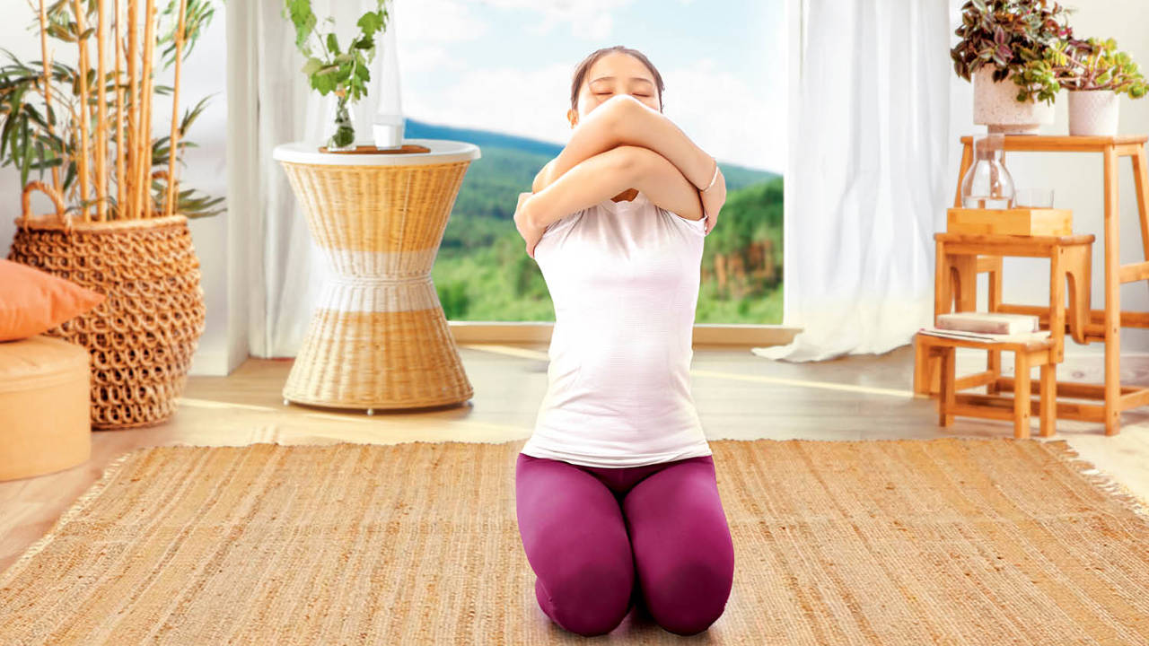 Los 7 ejercicios que relajan los hombros y descontracturan la espalda