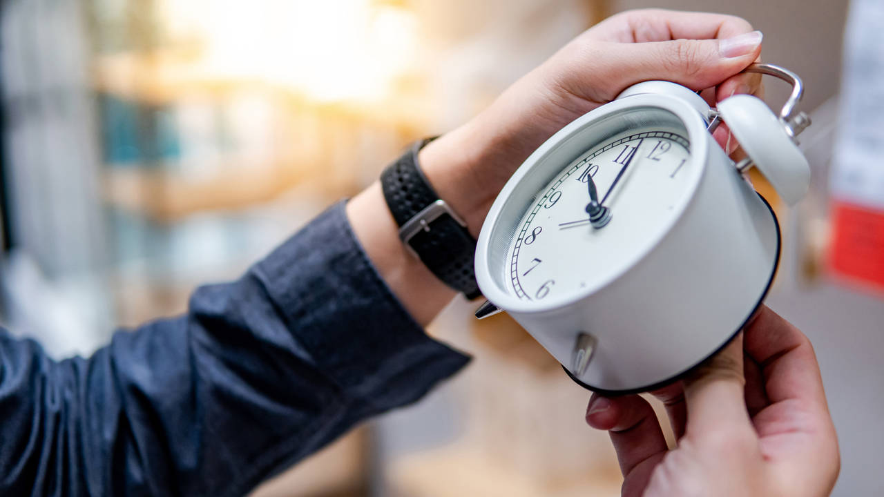 Cambio de hora de octubre 2023: comer plátano y 6 consejos más para que no te afecte