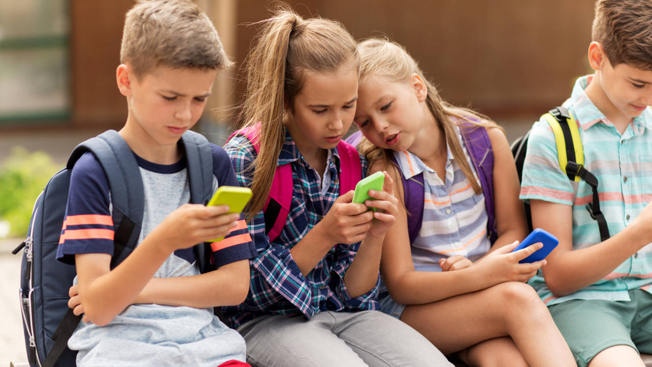 Alertan de una consecuencia desconocida y preocupante del uso del móvil en niños