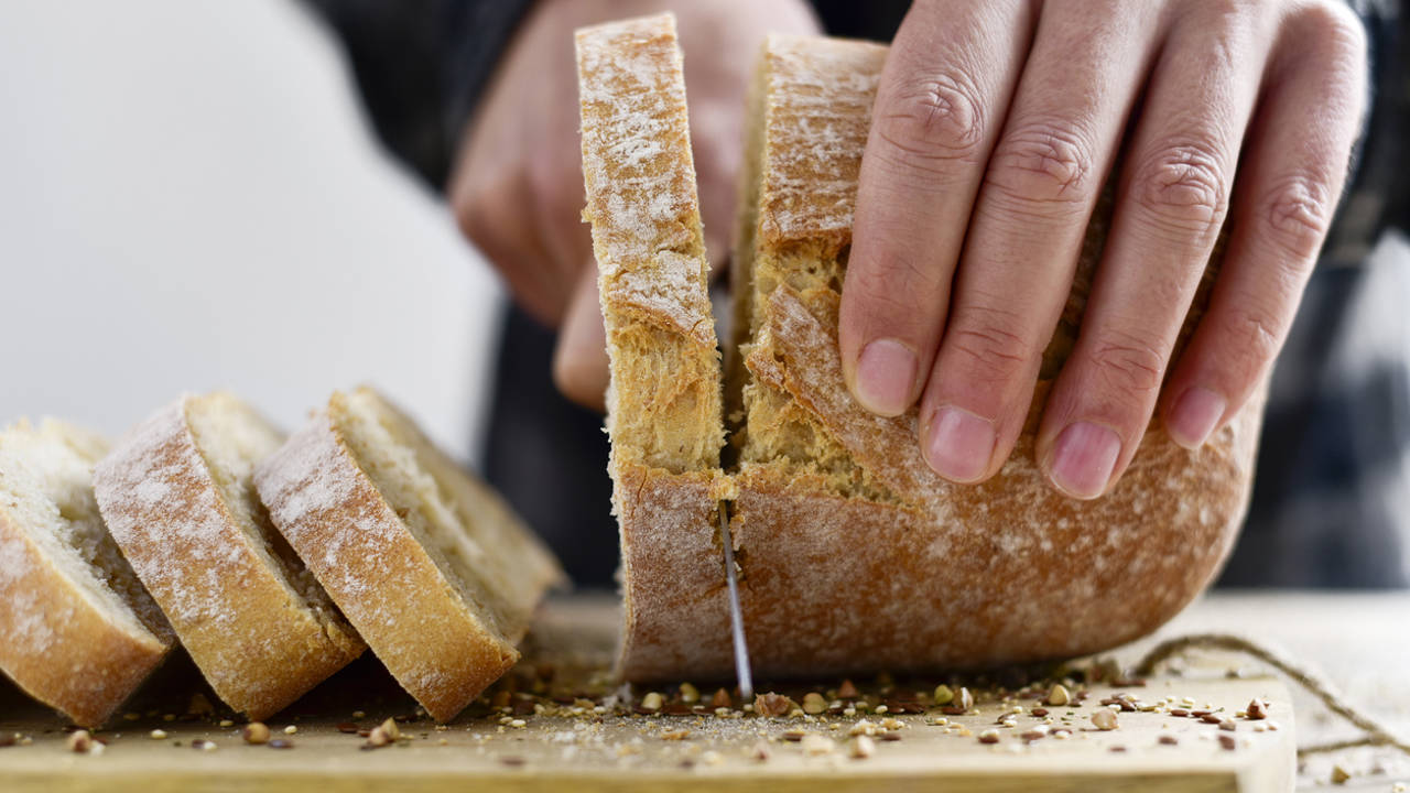 El pan que quita el hambre con una sola rebanada y no engorda (se hace con la harina más saciante)
