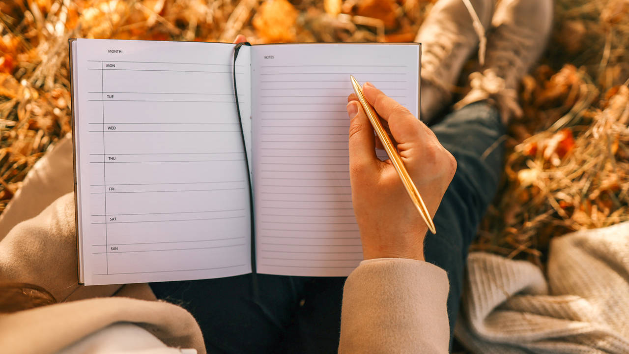 El poderoso efecto antiestrés de escribir un diario y cómo empezar a hacerlo