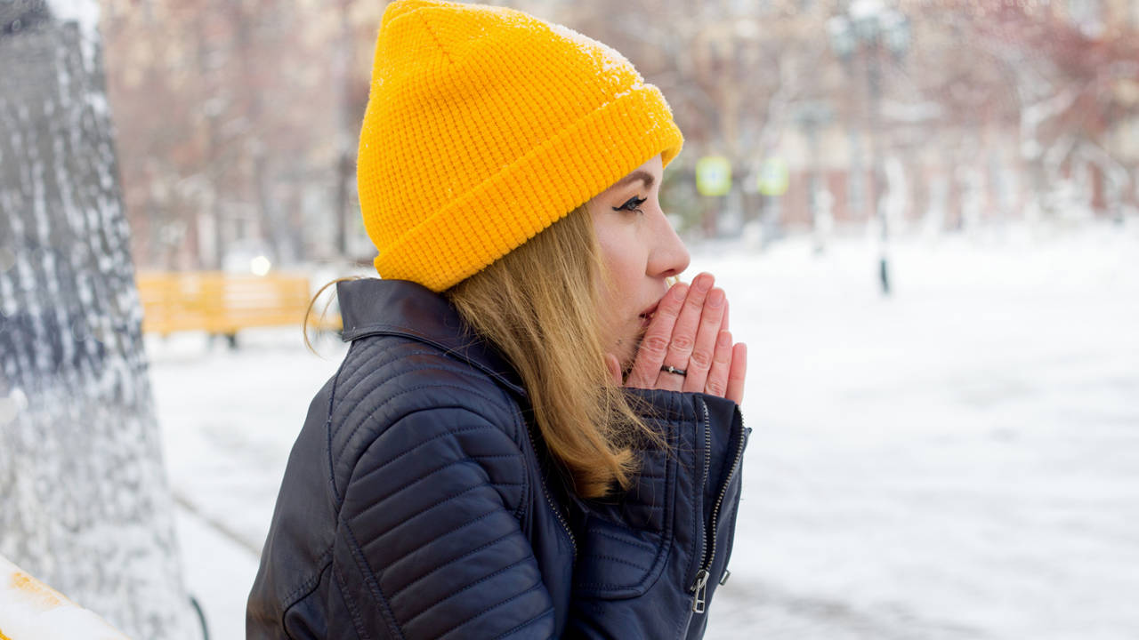 Un fisio revela por qué el frío provoca contracturas y problemas de cervicales