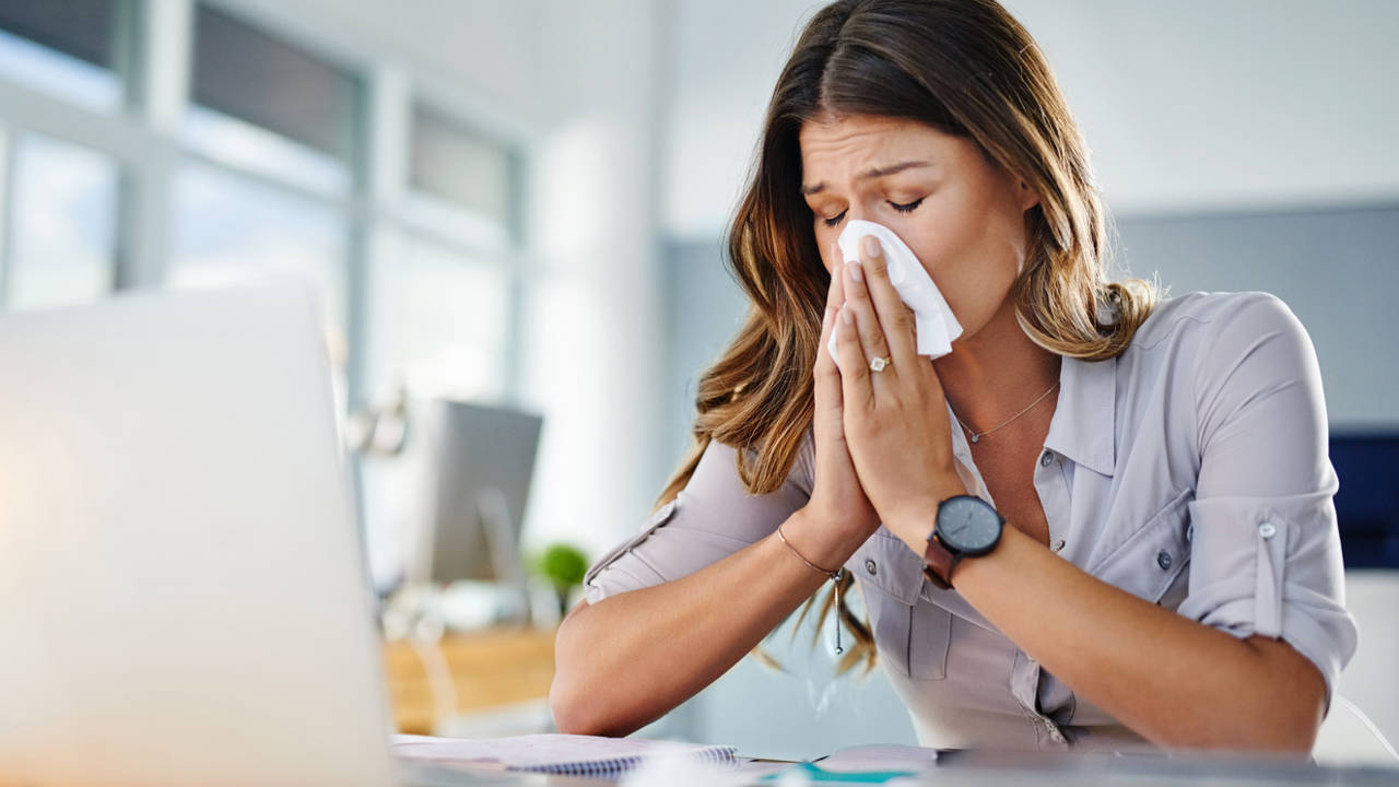 Cuál es la diferencia entre la gripe y el resfriado (y remedios caseros para los síntomas)