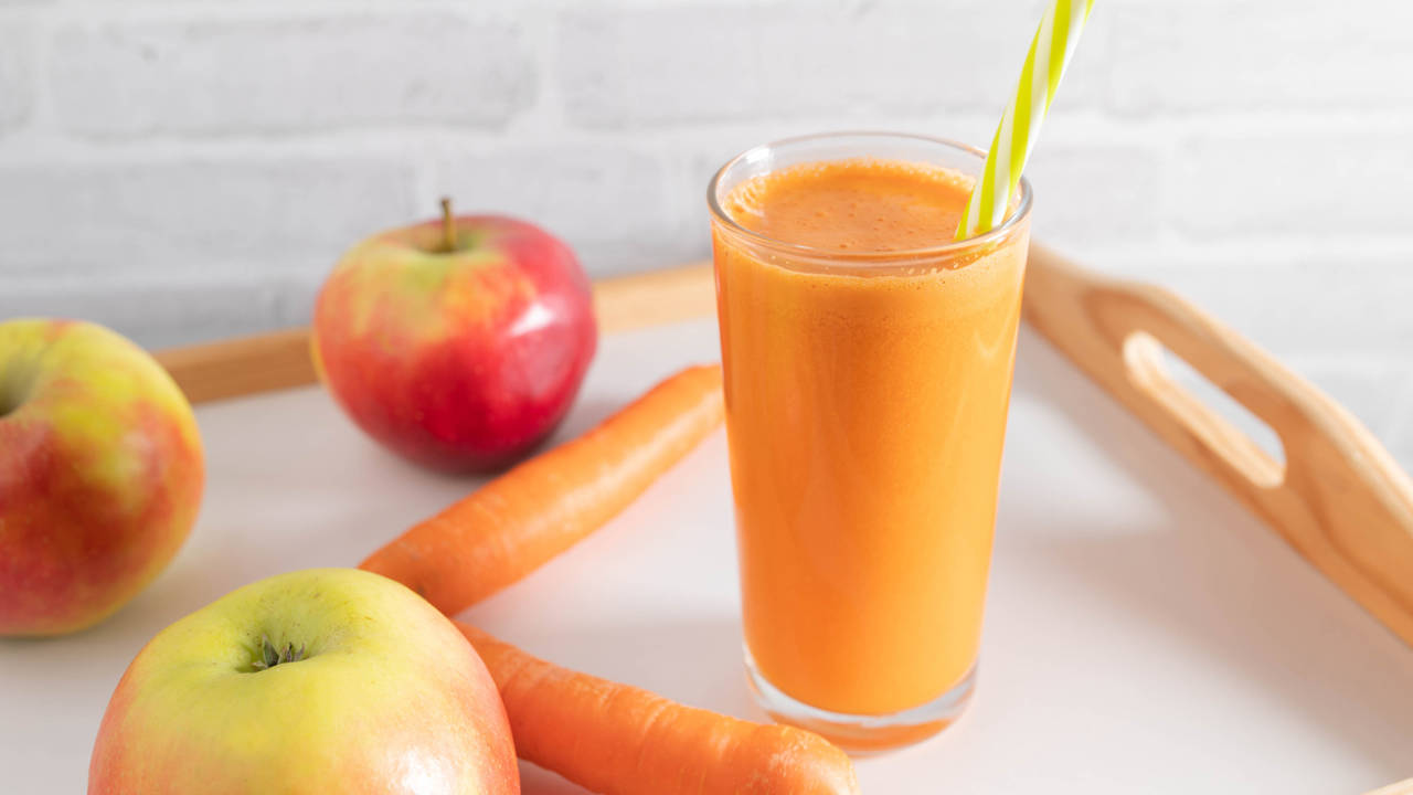 Zumo de manzana y zanahoria: por qué es mejor que el zumo de naranja en invierno