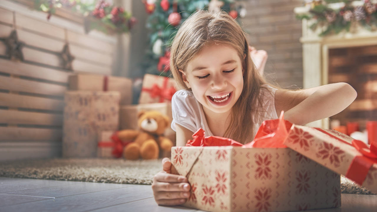 ¿Cuántos regalos es bueno que reciba un niño en Navidad?