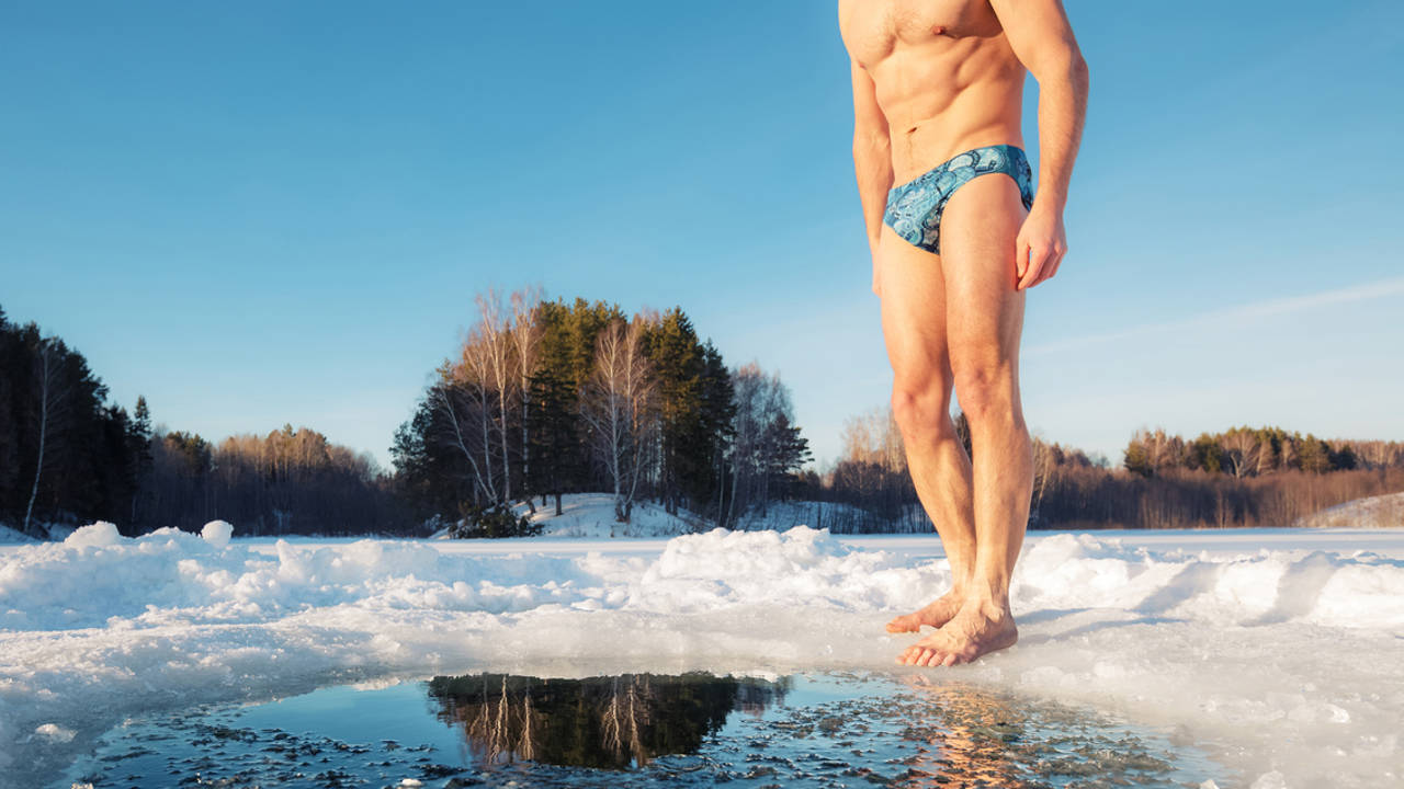Baños de hielo, el ritual de belleza de Harry Styles: ¿son realmente  beneficiosos para la salud?, Belleza, S Moda