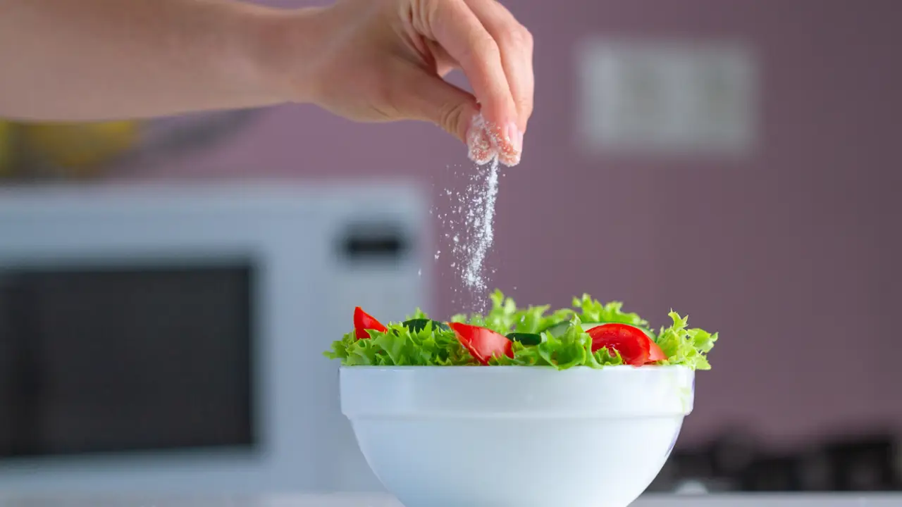 Cocinar sin sal es posible: una nutricionista revela las alternativas ideales para dar sabor 
