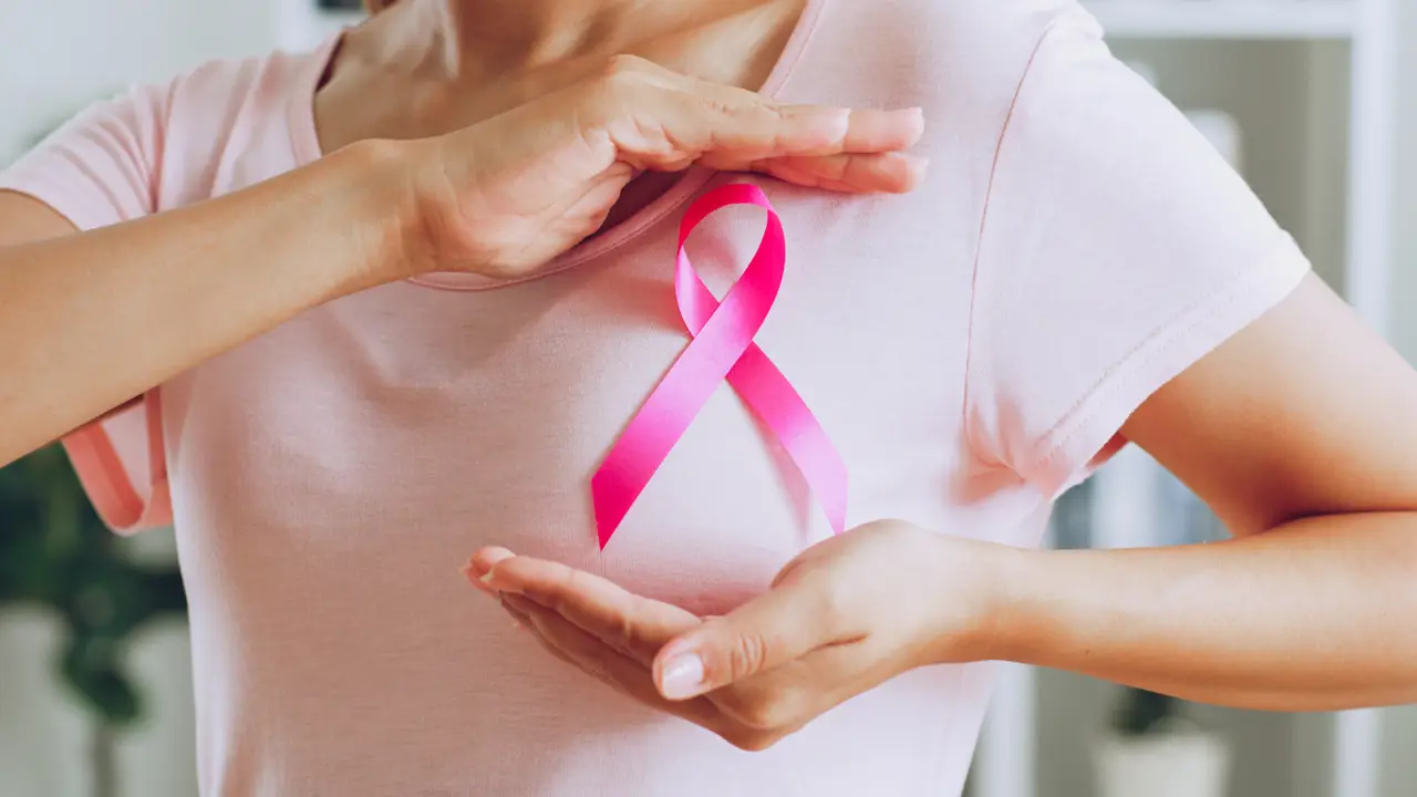 Crean un test de saliva que puede detectar el cáncer de mama en cinco segundos
