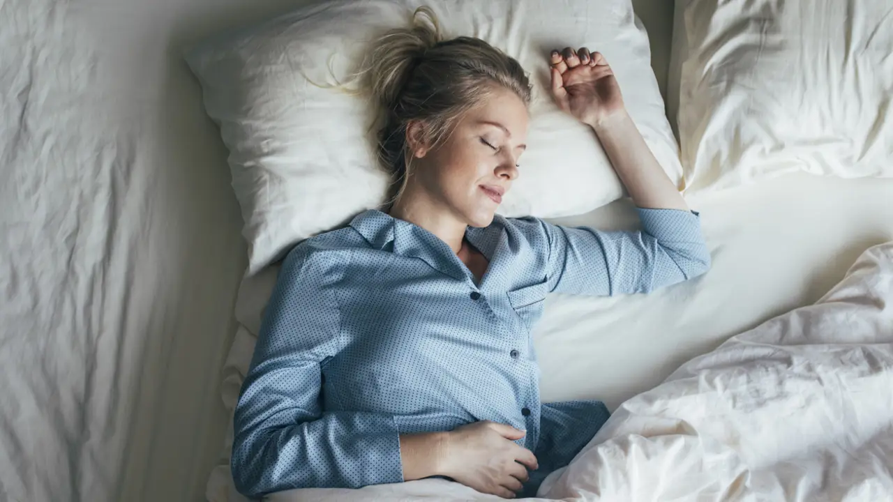 No puedo dormir: 5 trucos para mujeres de 50 que se despiertan en mitad de la noche y quieren volverse a dormir 