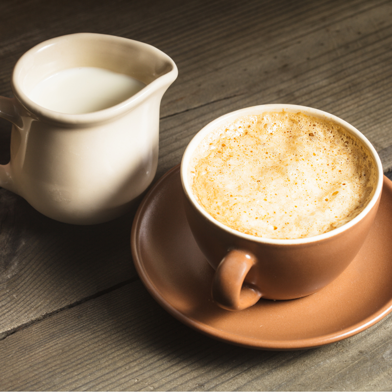 Ni solo ni cortado: el Flat White es el café más en tendencia del momento que prepararás en 1 minuto