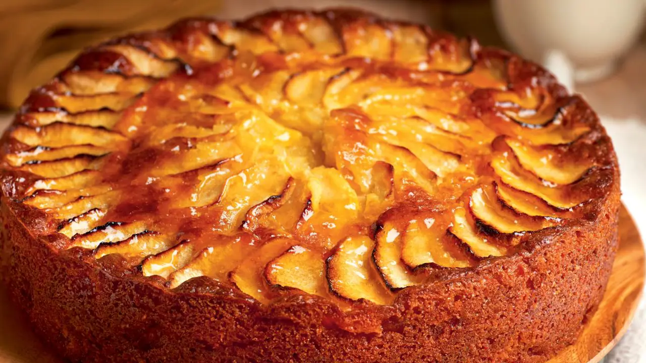La receta de tarta de manzana más fácil del mundo: la fórmula de las tres tazas (la hemos probado y siempre queda deliciosa)