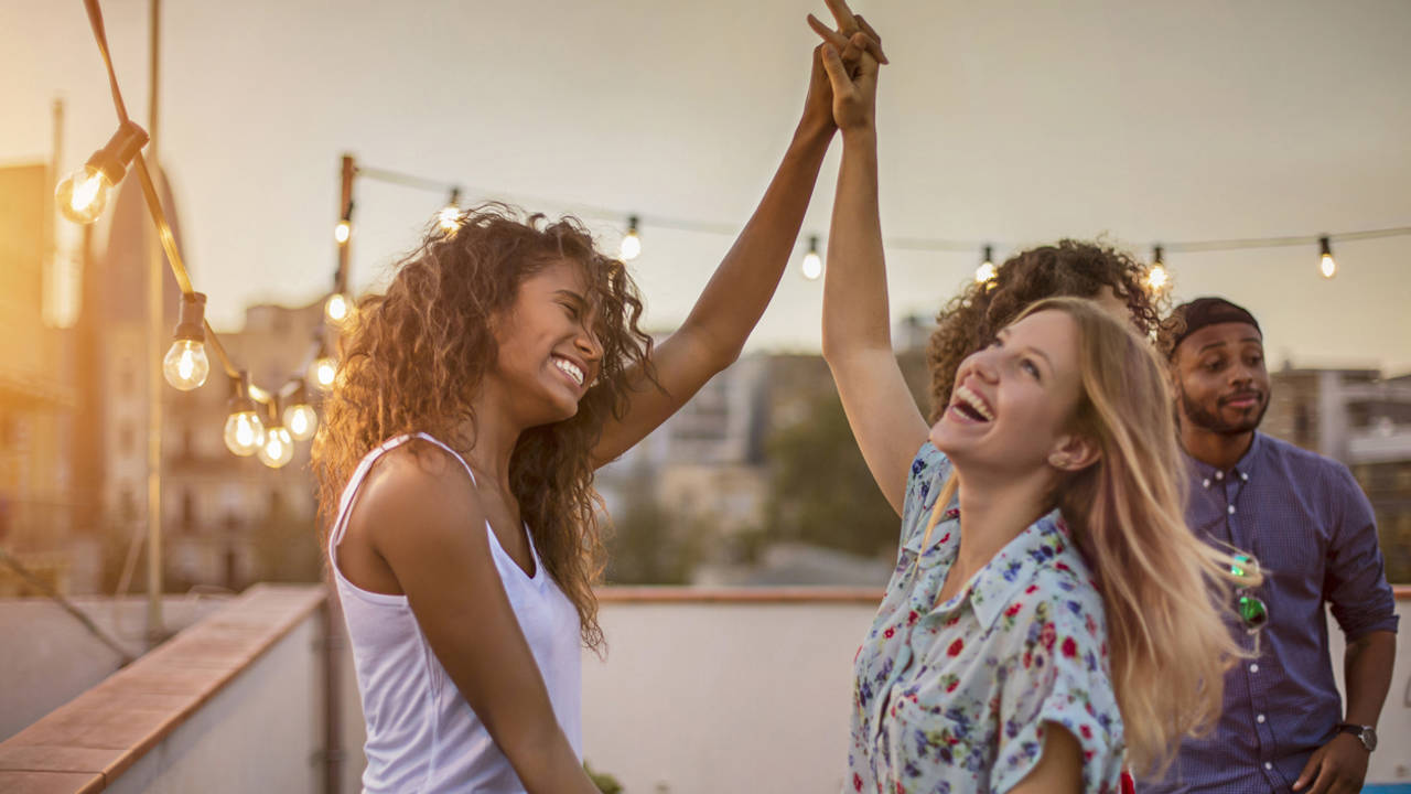 Aprender a ser feliz: 5 hábitos sencillos que aumentan las hormonas de la felicidad
