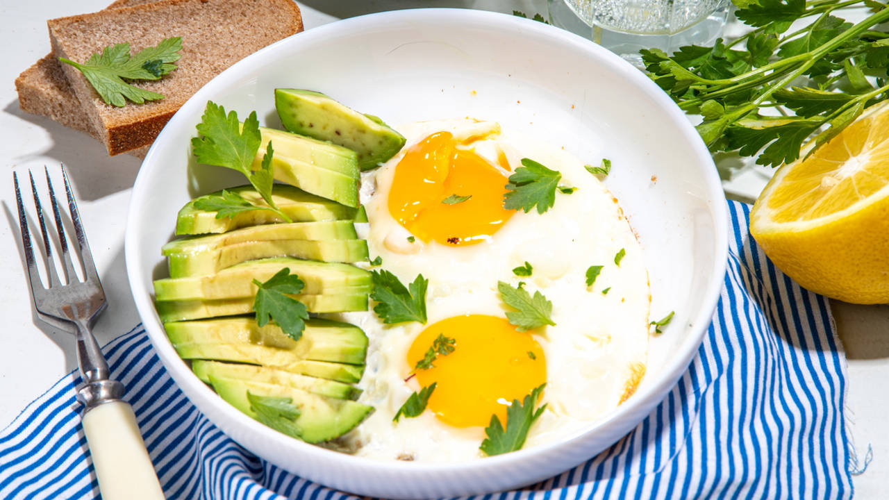 El desayuno proteico bajo en hidratos más saciante: activa el metabolismo, quita el hambre y adelgaza