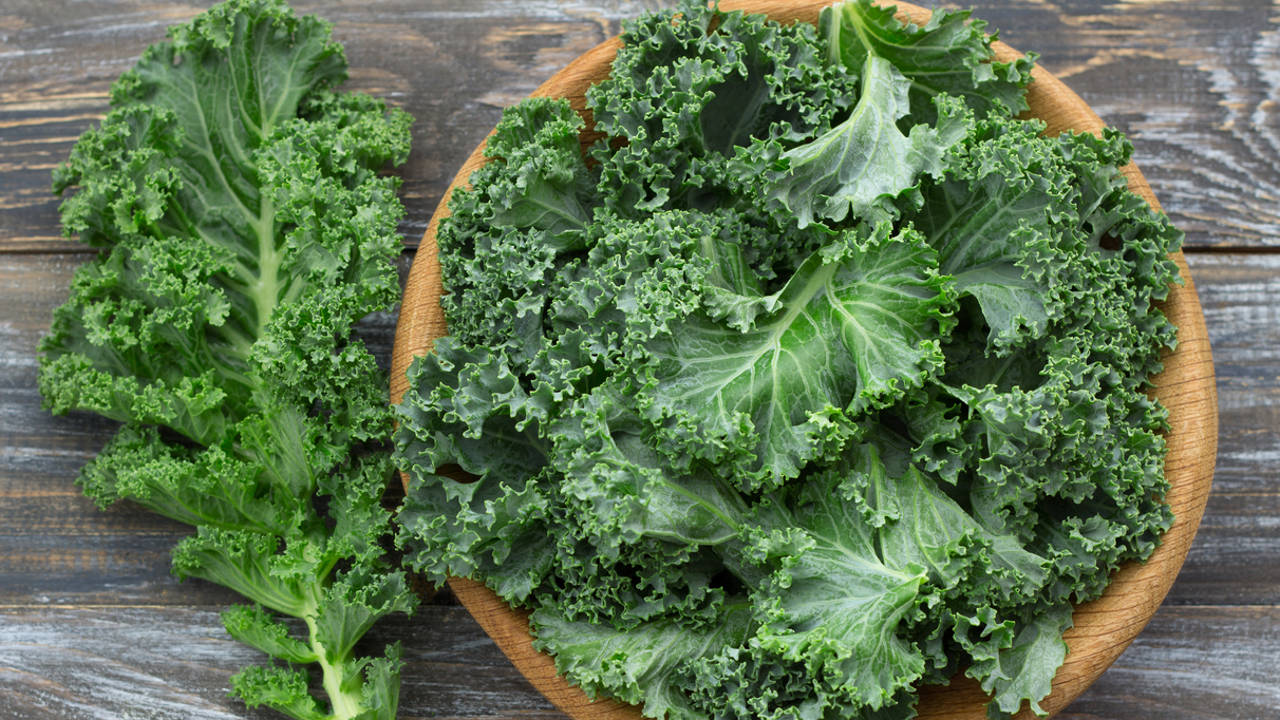 A partir de ahora te gustará el kale: 4 ideas originales de prepararlo y darle mucho más sabor 