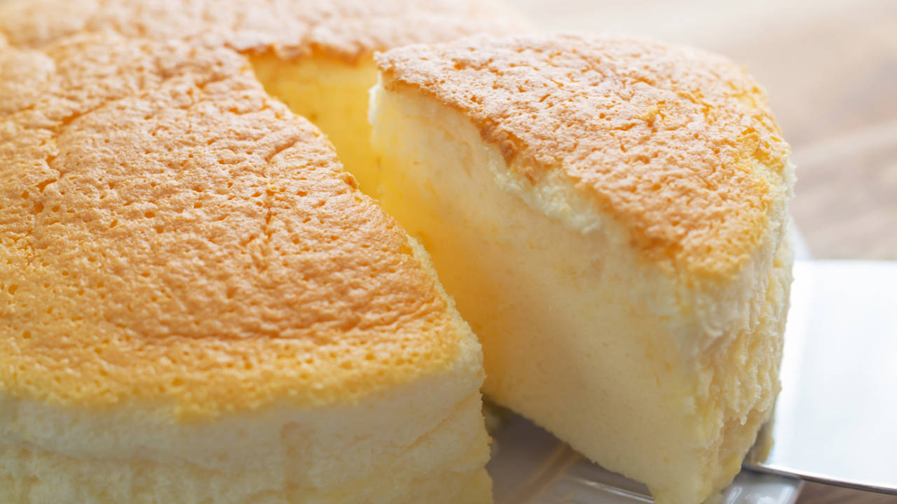 Tarta de queso japonesa de textura nube: más ligera y deliciosa para ser infiel a tu tarta de queso de toda la vida