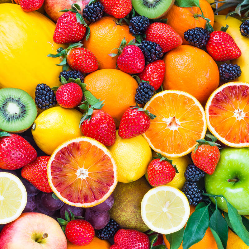 Las 4 frutas de primavera que Harvard aconseja para reducir la inflamación a los 50