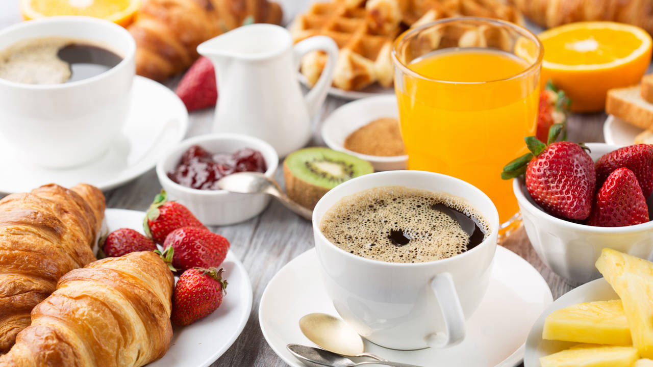 3 alimentos que parecen sanos pero debes evitar en el desayuno: suben el azúcar y provocan ataques de hambre