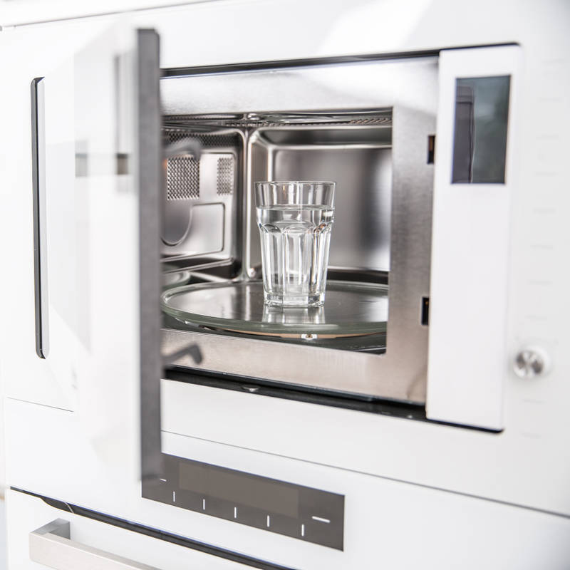 No calientes el agua en el microondas: estas son las razones de los expertos para no hacerlo