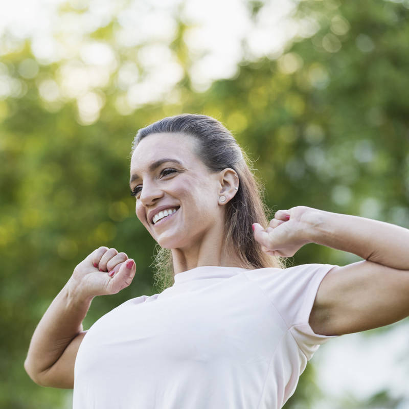 Ni tomar calcio ni hacer ejercicio: el hábito insospechado que protege tus huesos según la ciencia