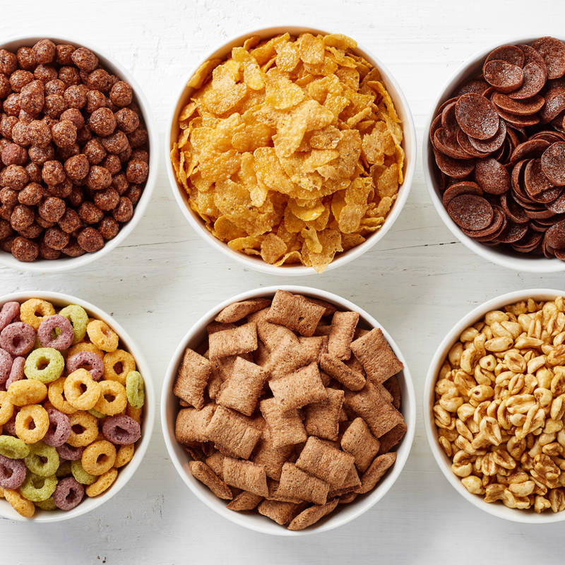 Cuencos con diferentes tipos de cereales