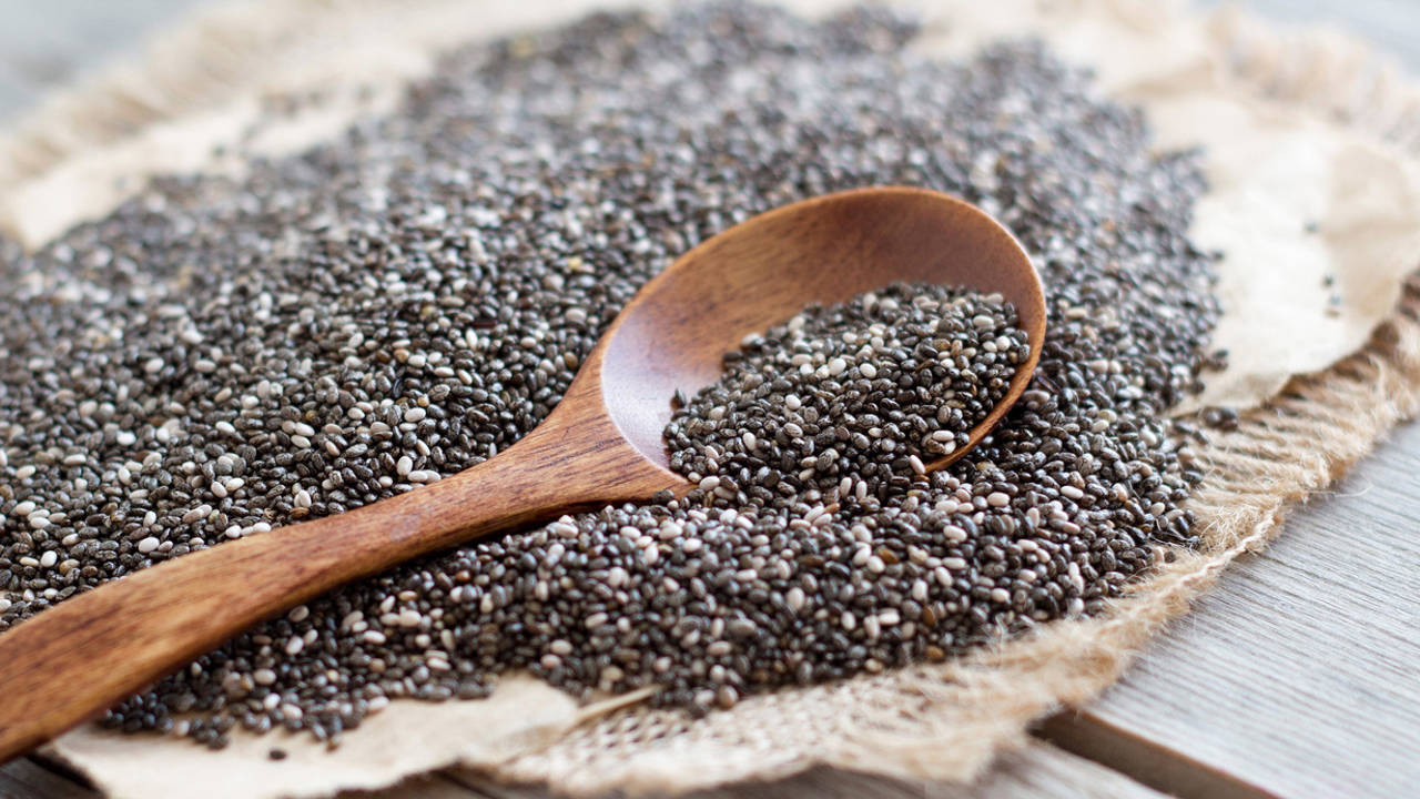 Estás tomando mal las semillas de chía: cómo se preparan y qué cantidad puedes tomar para que te hagan efecto 