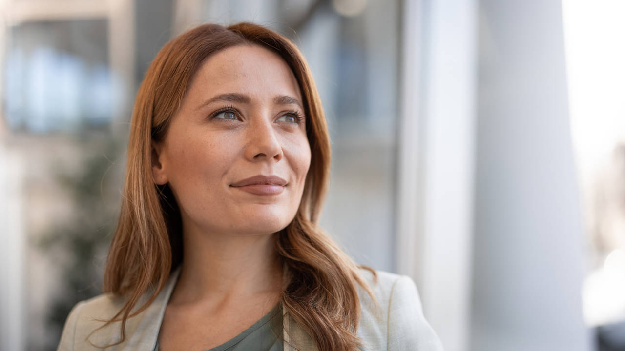 Mujer mirada altiva