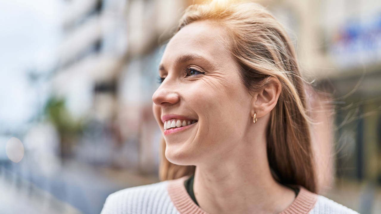 mujer positiva optimista
