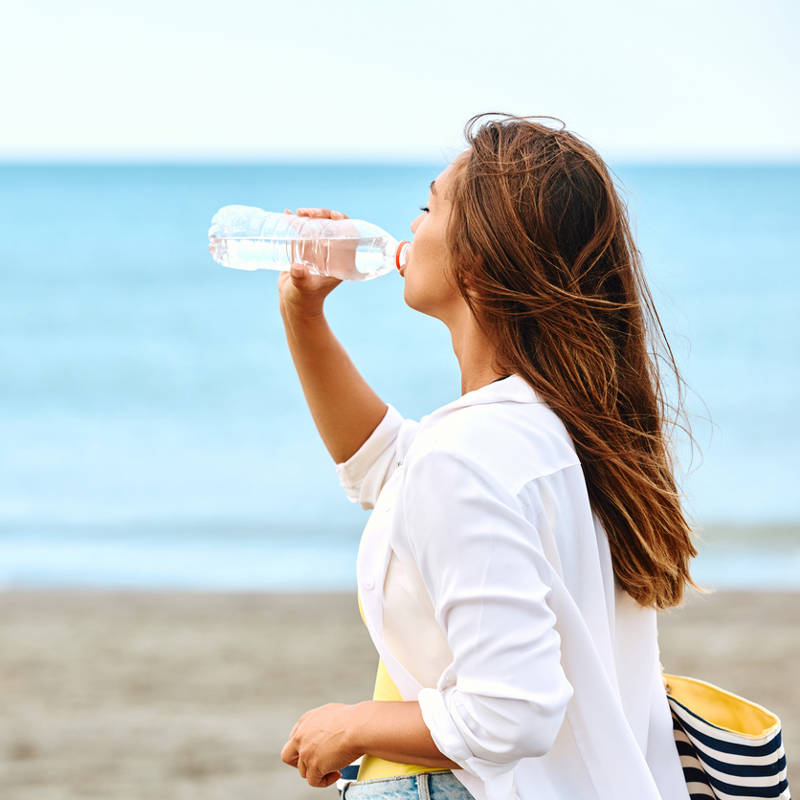 No es el agua: la mejor bebida para hidratarse con el calor es esta