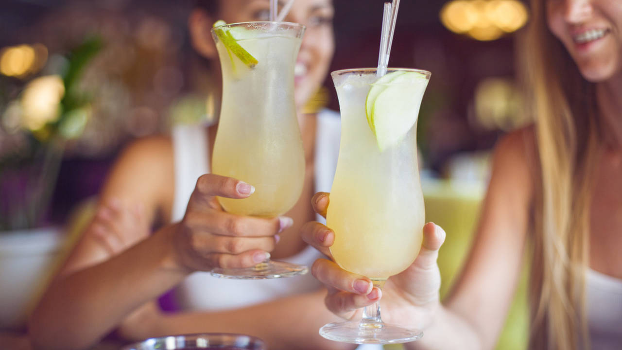 Las dos bebidas que tienes que evitar este verano para no engordar