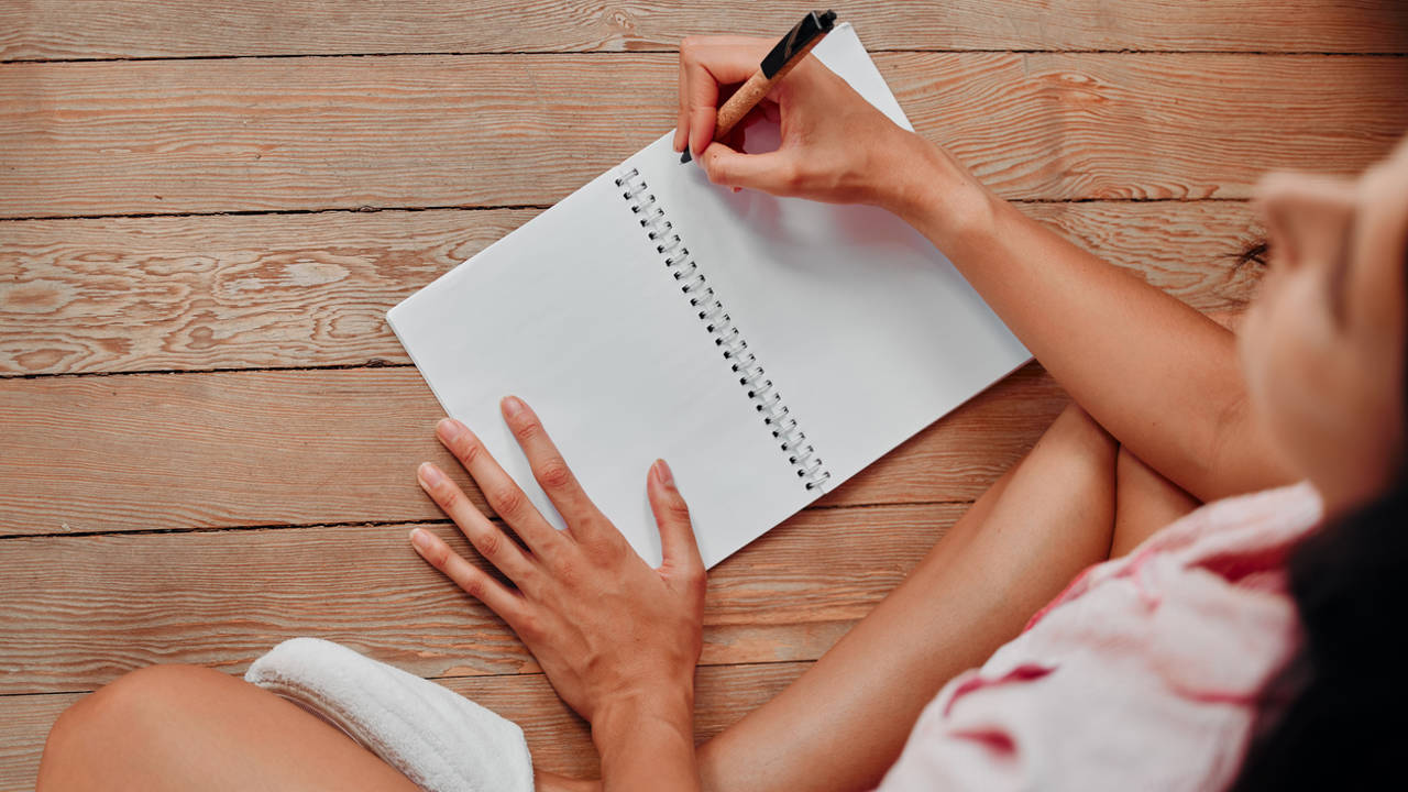 chica con libreta