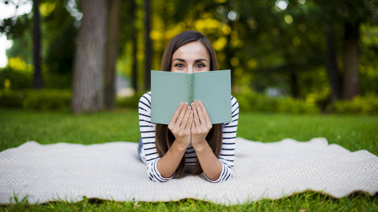 Chica con libro