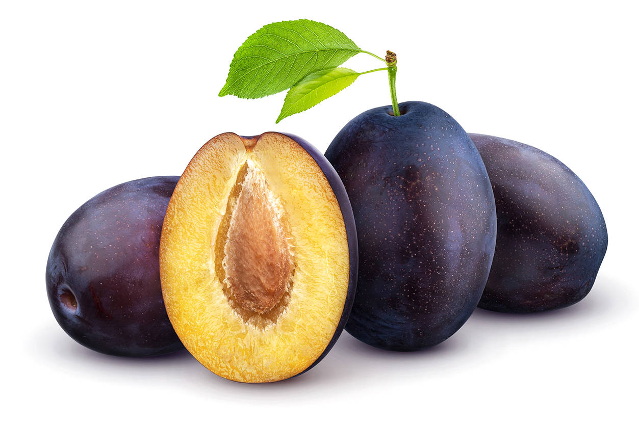 Ciruela: la fruta de verano rica en fibra para comer en la cena y combatir la hinchazón abdominal 