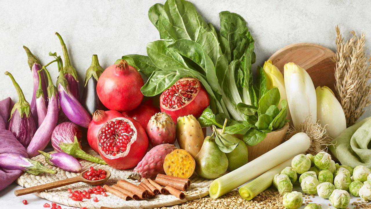 La nutricionista Uma Naidoo, de Harvard, descubre las 5 frutas y verduras que más aumentan la longevidad