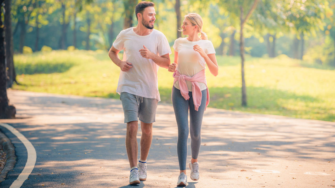 Pareja caminando