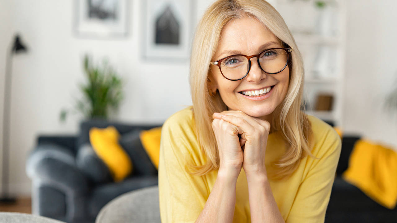 Mujer con gafas