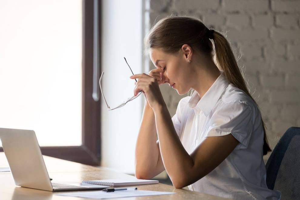 Ojos cansados: cómo protegerlos del efecto de las pantallas