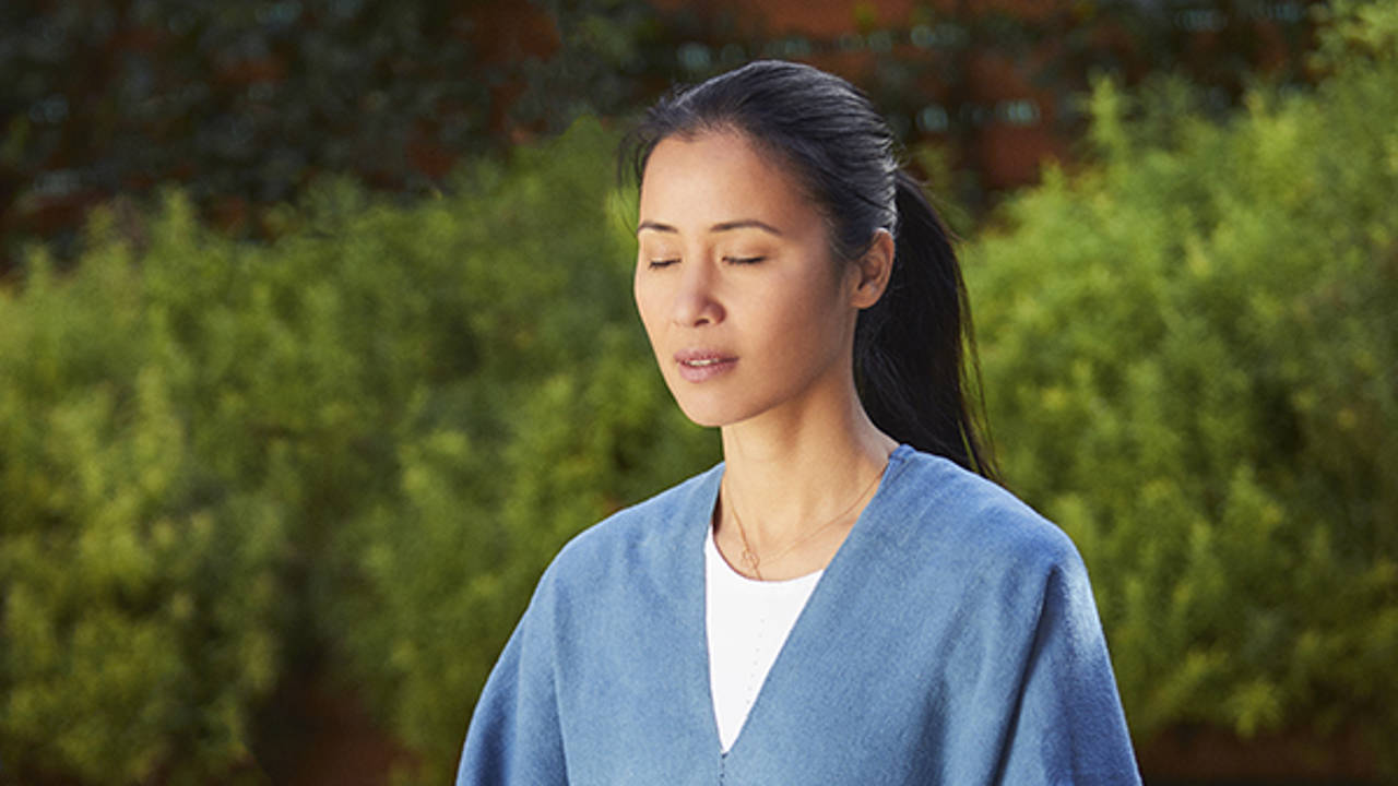 Yoga detox: 3 posturas de yoga que aconseja la profesora Xuan Lan para favorecer la digestión